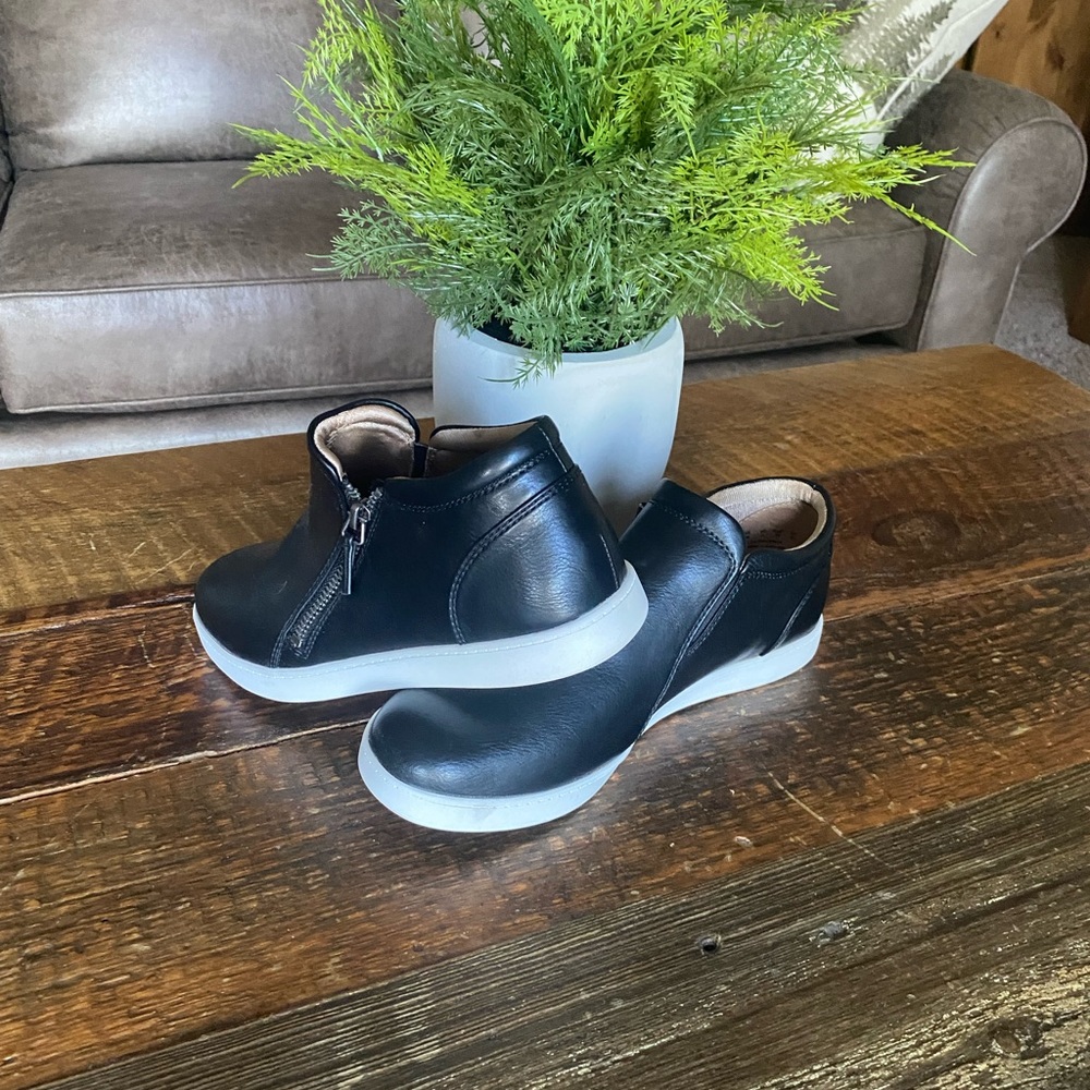 LIFESTRIDE ❤️ NEW Eden Sneaker